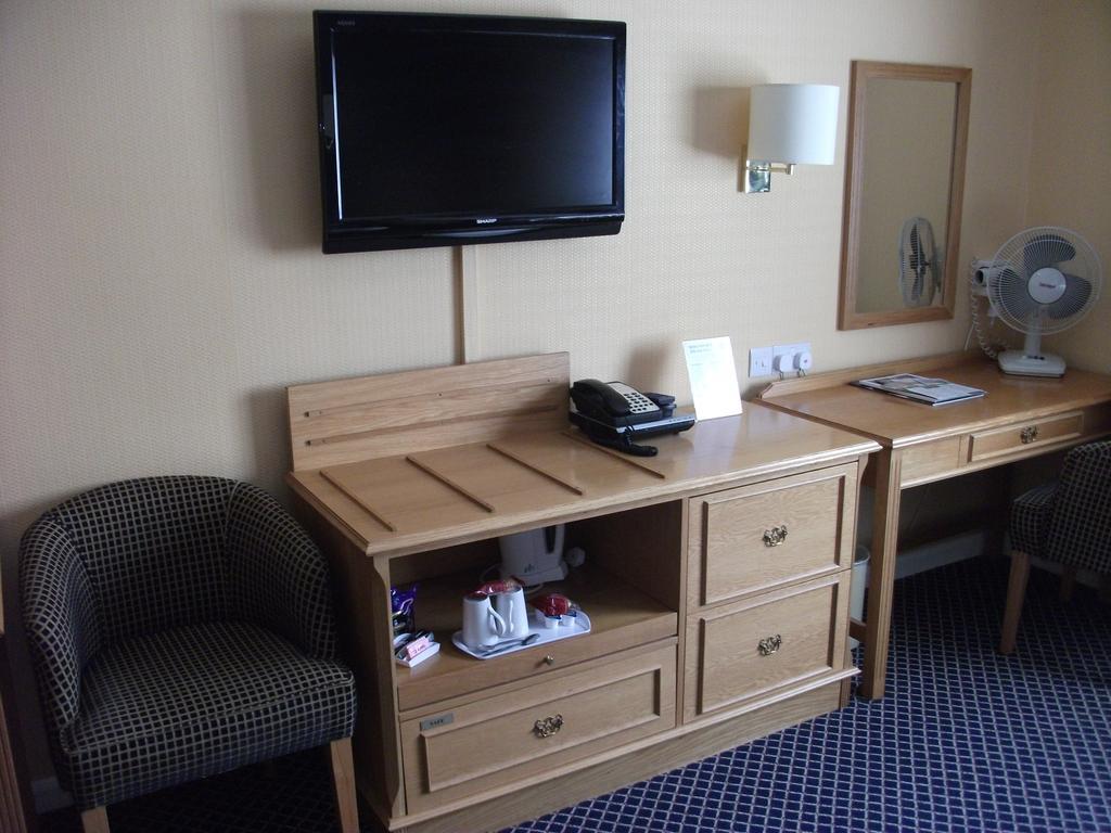 Carlton Park Hotel Rotherham Oda fotoğraf